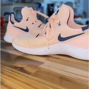 Women's Nike Tennis Shoes Peach & Navy size 8